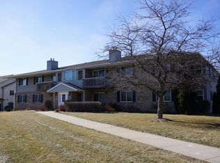 2043 Pine Ridge Ct, Grafton, WI 53024