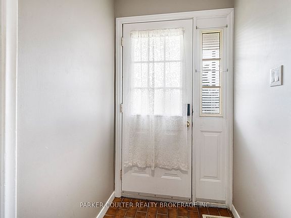 4th image of 54 Ferris Ln