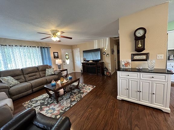 5th image of 240 Wedgewood Ln