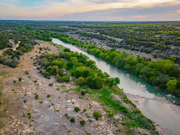 1476 Fm 1311, Hext, TX 76848