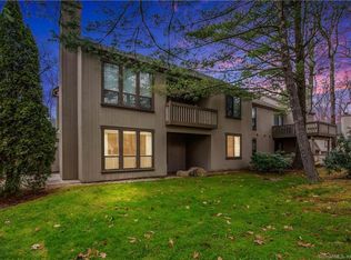 20 Chestnut Dr #20, Avon, CT 06001