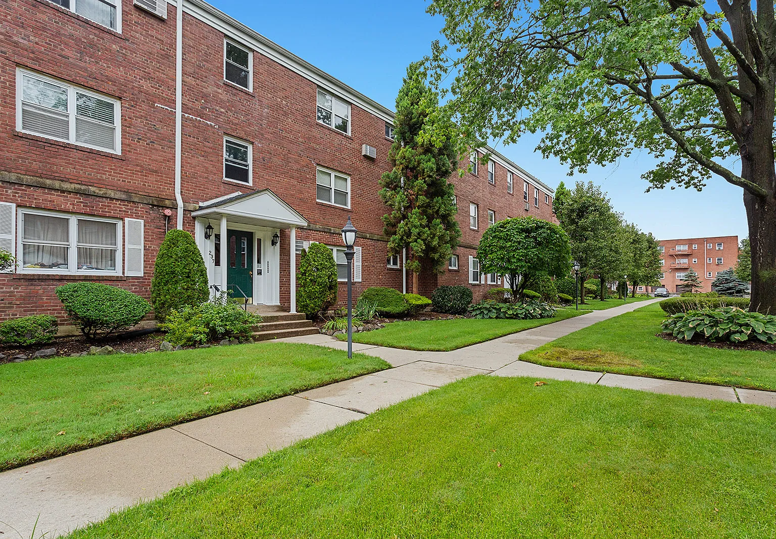 2 bed, 330 sqft, $2,300 — Photo 3