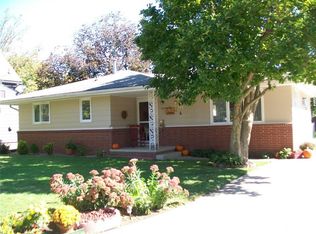 409 S 8th Ave, Winterset, IA 50273