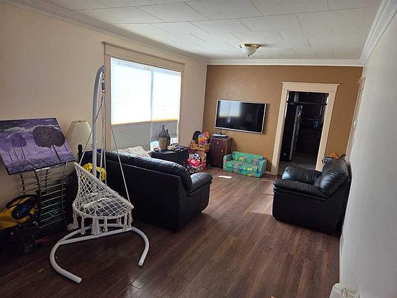 3rd image of 5214 E 50th St