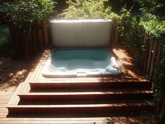 Spa in Deck below Mbedroom