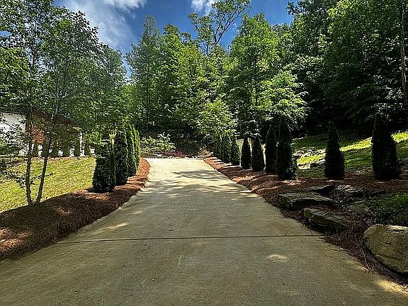 5th image of 2381 Grants Mill Rd