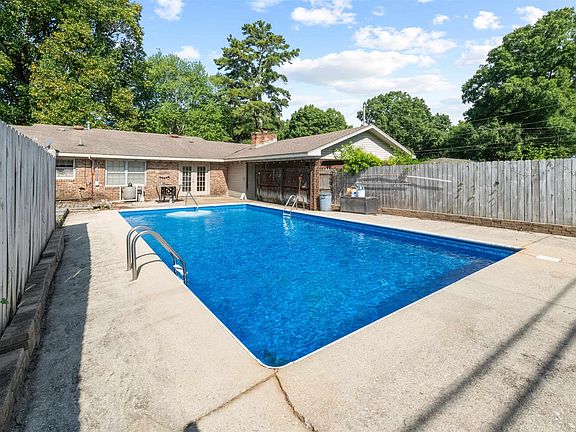 2nd image of 501 Lakeside Dr