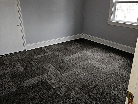 4th image of 832 Hoover Rd