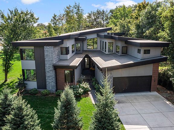 2nd image of 746 Peninsula Point Rd