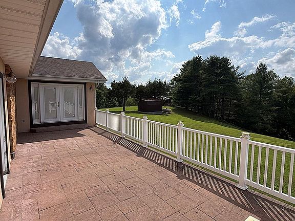 3rd image of 275 Dean Dr