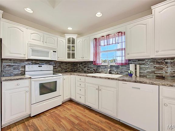 4th image of 25350 Hideaway Ln