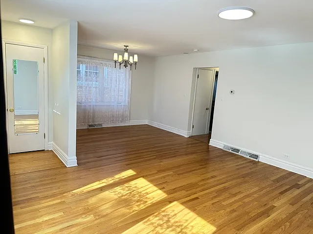 5439 N Normandy Ave — Photo 3