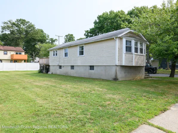 13 Michigan Avenue, Port Monmouth, NJ 07758