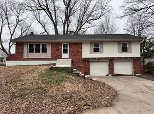209 SW Oak St, Lees Summit, MO 64081