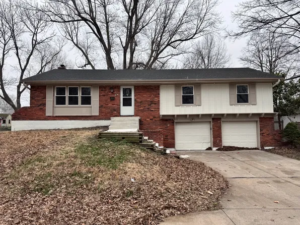 209 SW Oak St, Lees Summit, MO 64081