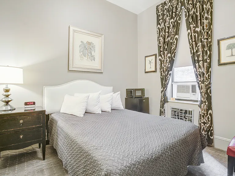 144 E 40th St #307 — Photo 2