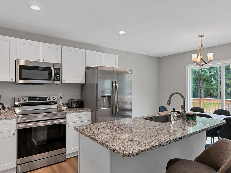 855 S Henley St — Photo 2