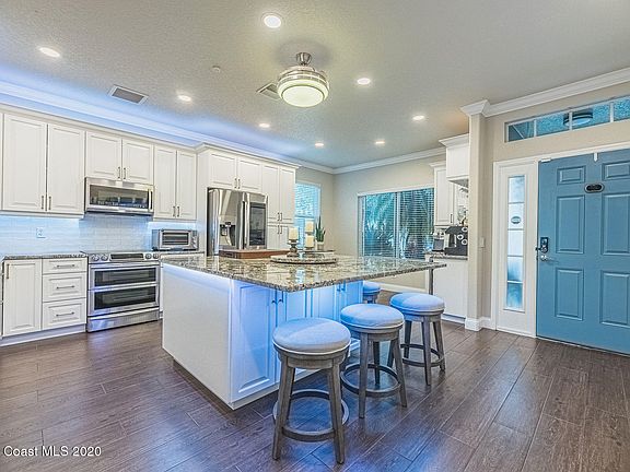 4th image of 351 Waterside Cir
