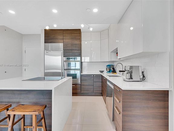 3rd image of 218 SE 14th St APT 1905
