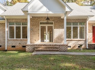 1021 Reaves Dr, Chapel Hill, NC 27516