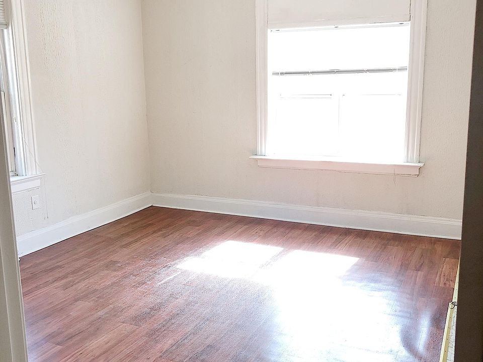 2nd image of 304 Warner St #2
