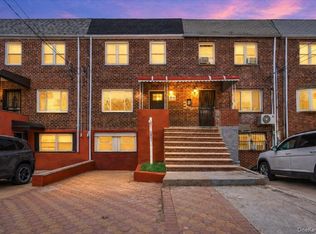 18601 Henderson Ave, Hollis, NY 11423