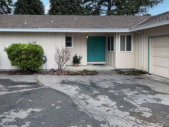 2nd image of 10804 NE 143rd St