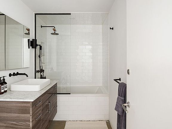5th image of 224 E 14th St APT 2