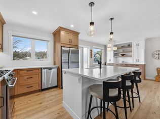 8927 N 48th Ave NW, Calgary, AB T3B 2B5