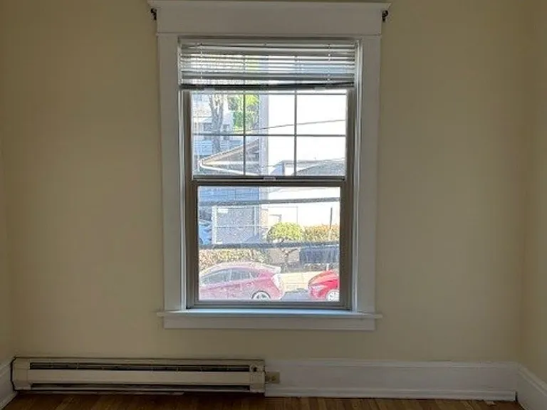 Del Roy Apartments — Photo 9