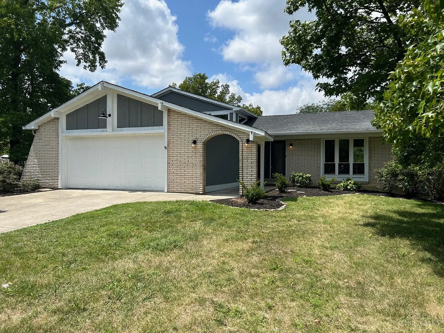 8871 Yorkshire Dr photo 1
