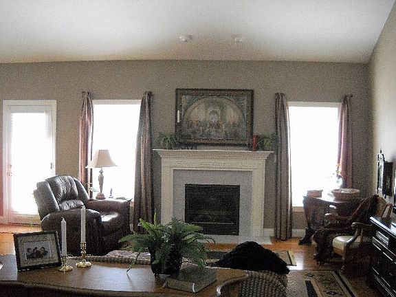 3rd image of 75 Sycamore Cir