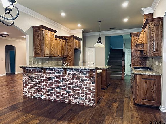 2nd image of 5224 Glen Abbey Ln