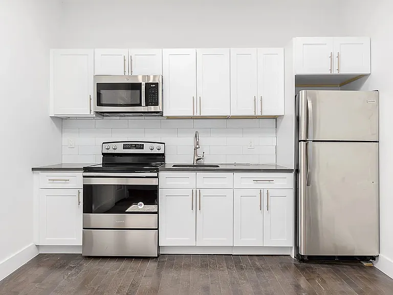 963 Broadway #2R — Photo 2