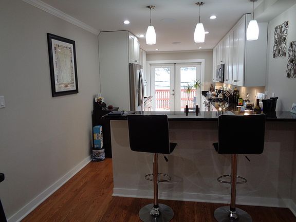 Kitchen Peninsula, bar height