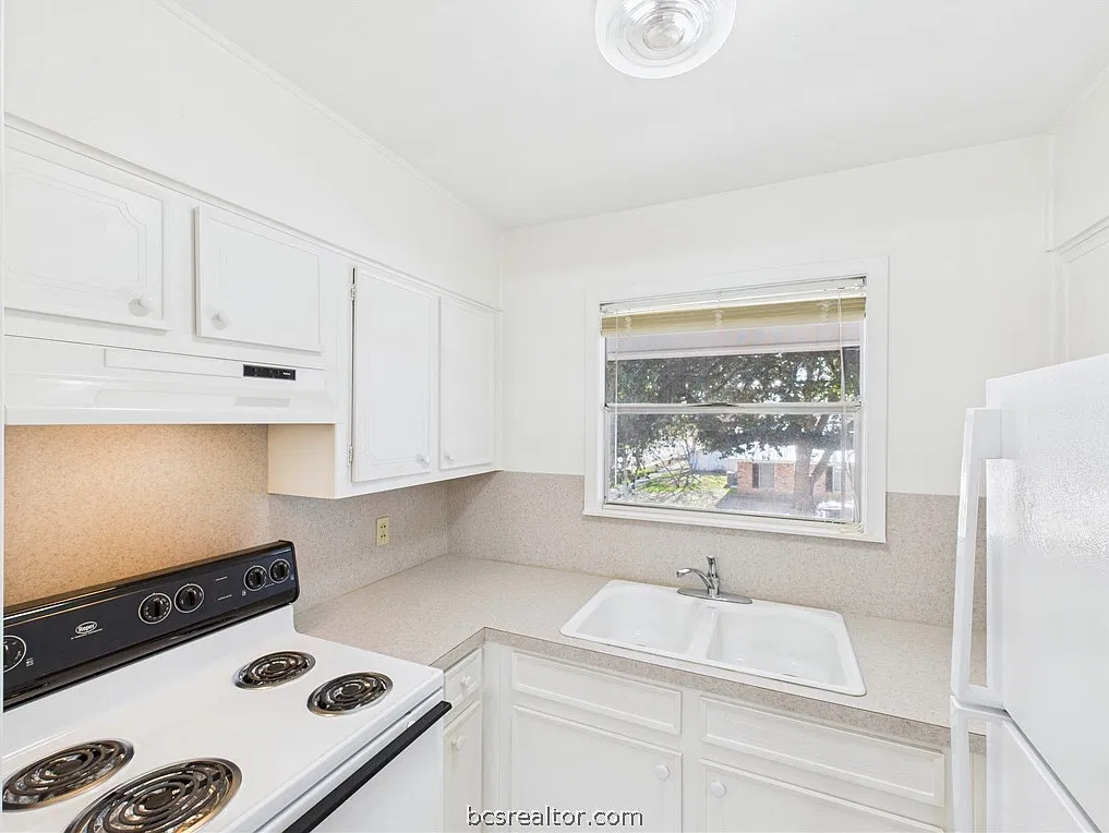 2 bed, 825 sqft, $900 — Photo 3