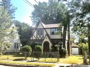 152 E Dean St, Freeport, NY 11520