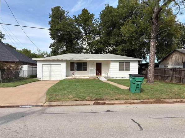 111 W College St, Burkburnett, TX 76354