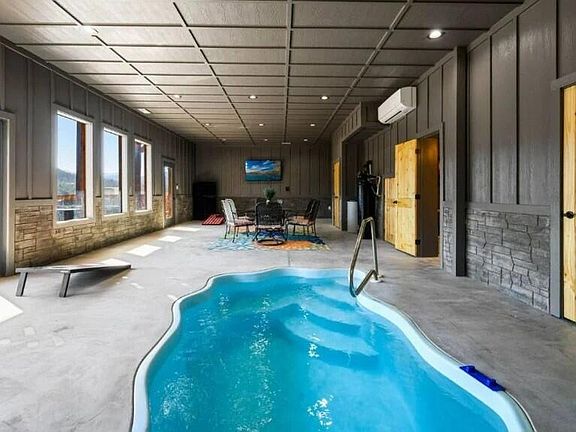 2nd image of 4521 Shangrila Way