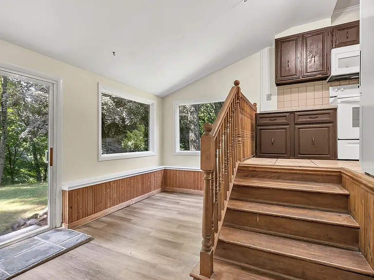 21 Old Redding Rd — Photo 22