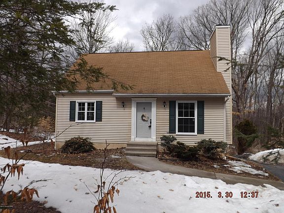 3rd image of 1329 Woodstock Dr