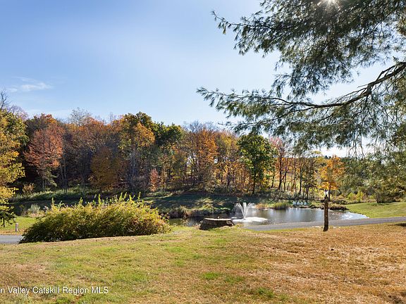 3rd image of 321 Tompkins Road