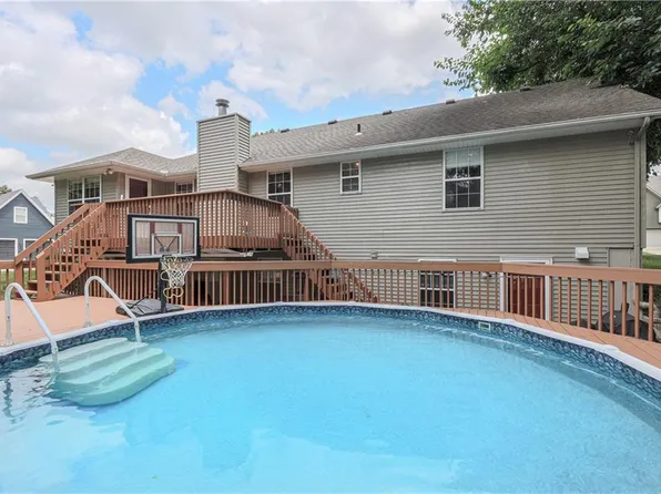 820 NE Country Ln, Lees Summit, MO 64086