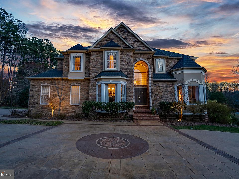 1st image of 5 Mosby Ln