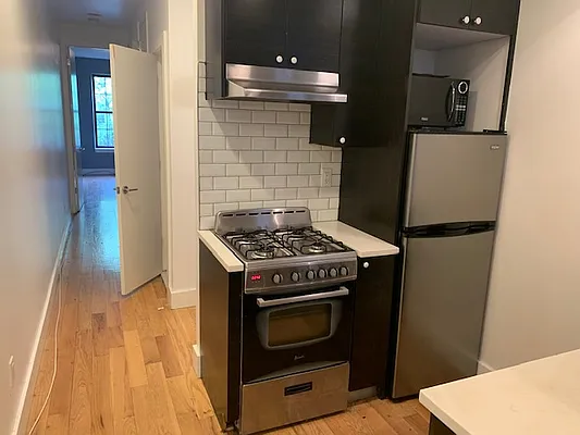 Rented by Premier Metro Realty Corp | media 43