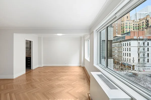 Rented by 165 E 66 Street Residential Owner LLC | media 3