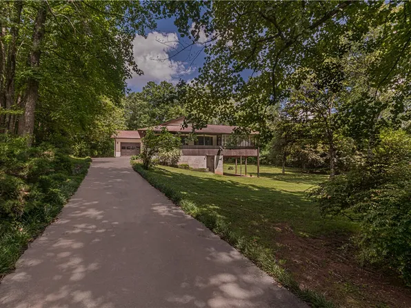 421 E Westbrooks Rd, Seneca, SC 29678