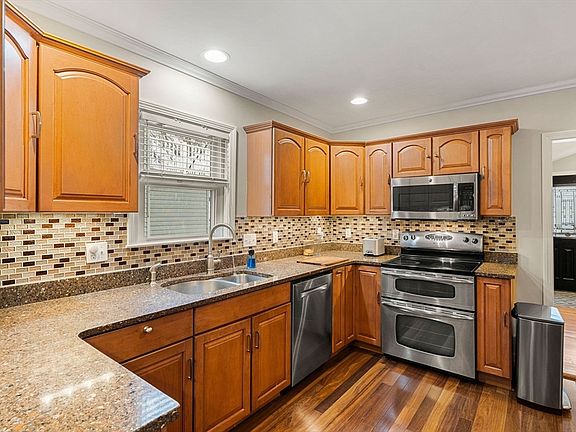 3rd image of 11 Evans Rd