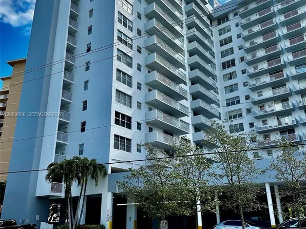 137 Golden Isles Dr, Hallandale, FL