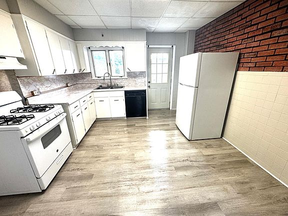 4th image of 104 Catherine St